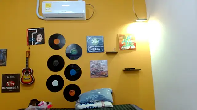 Snapshot of skinnyverus18 chatting on 17, 9, 2025 skinnyverus18 online show from 17, 9, 2025