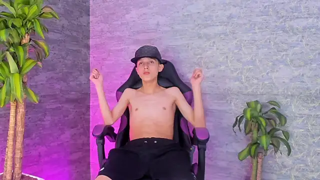 Snapshot of ArthurCox chatting on 14, 9, 2025 ArthurCox online show from 14, 9, 2025