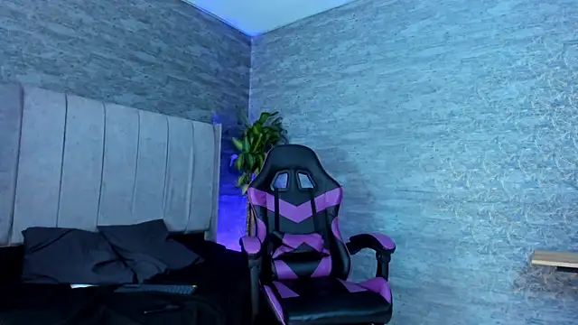 Snapshot of ArthurCox chatting on 7, 11, 2025 ArthurCox online show from 7, 11, 2025