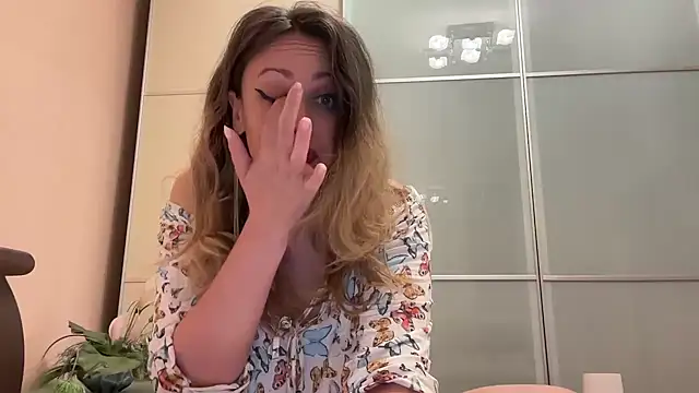 Snapshot of Ange1Alexis chatting on 21, 9, 2025 Ange1Alexis online show from 21, 9, 2025