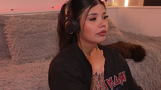 sophieee art online show from 9, 1, 2026