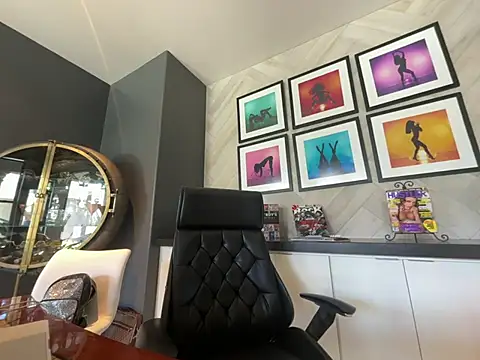 Snapshot of chanelstjames chatting on 23, 5, 2026 chanelstjames online show from 23, 5, 2026