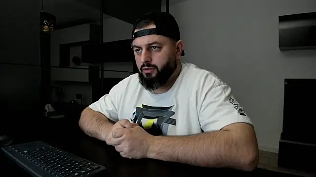 Snapshot of DravenPeak chatting on 8, 3, 2026 DravenPeak online show from 8, 3, 2026