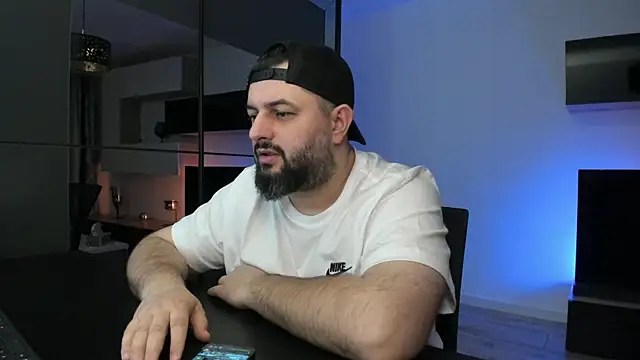 Snapshot of DravenPeak chatting on 8, 4, 2026 DravenPeak online show from 8, 4, 2026