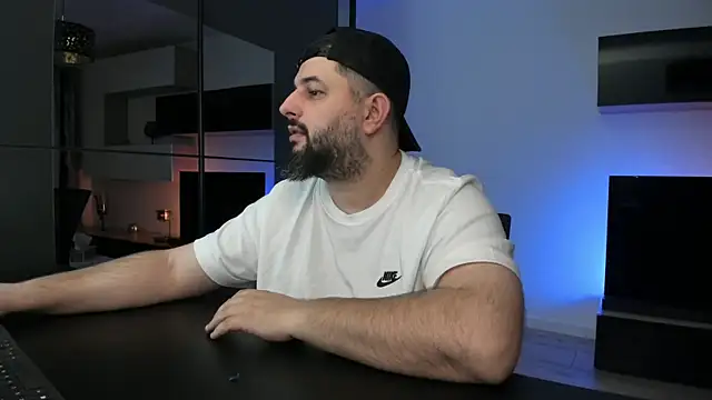 Snapshot of DravenPeak chatting on 9, 4, 2026 DravenPeak online show from 9, 4, 2026