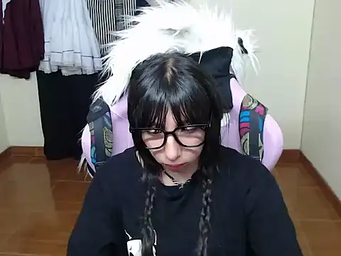 Snapshot of ScarlettShirahoshi chatting on 13, 12, 2025 ScarlettShirahoshi online show from 13, 12, 2025