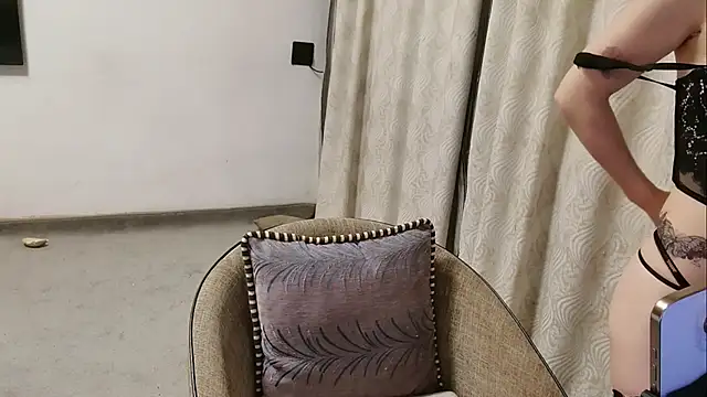 Snapshot of Shi_luo2025 chatting on 12, 9, 2025 Shi luo2025 online show from 12, 9, 2025