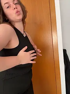 Snapshot of TenderLaGlamor chatting on 2, 5, 2026 TenderLaGlamor online show from 2, 5, 2026