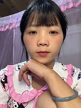 Snapshot of thaoyeuuu chatting on 15, 10, 2025 thaoyeuuu online show from 15, 10, 2025