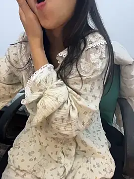 Snapshot of bunny_b4nny chatting on 4, 12, 2025 bunny b4nny online show from 4, 12, 2025