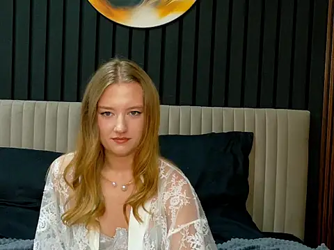 Snapshot of DarcyWilsy chatting on 8, 9, 2025 DarcyWilsy online show from 8, 9, 2025