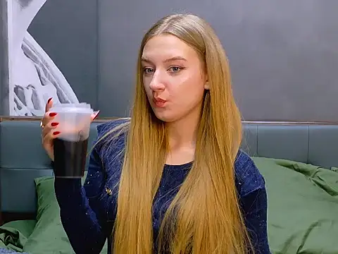 Snapshot of DarcyWilsy chatting on 21, 10, 2025 DarcyWilsy online show from 21, 10, 2025