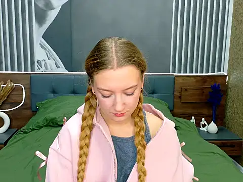 Snapshot of DarcyWilsy chatting on 6, 11, 2025 DarcyWilsy online show from 6, 11, 2025