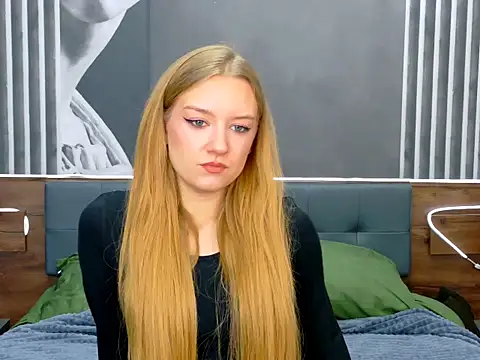 Snapshot of DarcyWilsy chatting on 7, 11, 2025 DarcyWilsy online show from 7, 11, 2025