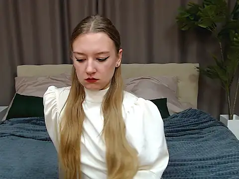 Snapshot of DarcyWilsy chatting on 9, 11, 2025 DarcyWilsy online show from 9, 11, 2025