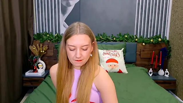 Snapshot of DarcyWilsy chatting on 15, 12, 2025 DarcyWilsy online show from 15, 12, 2025