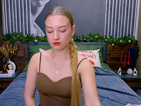 Snapshot of DarcyWilsy chatting on 17, 12, 2025 DarcyWilsy online show from 17, 12, 2025