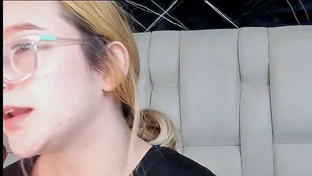 kristal joi dl online show from 21, 11, 2025