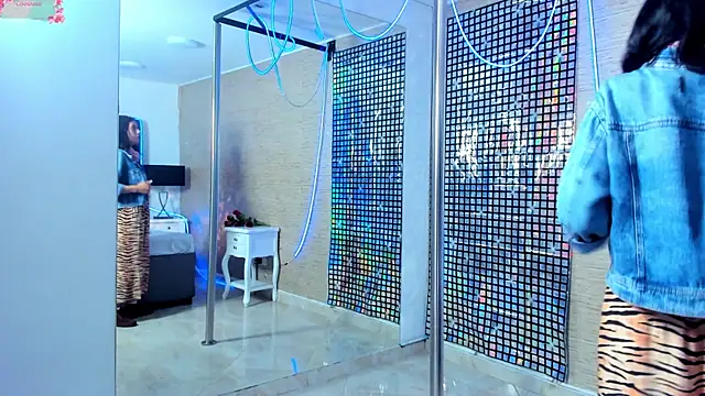 Snapshot of MiaAmore_ chatting on 2, 11, 2025 MiaAmore online show from 2, 11, 2025