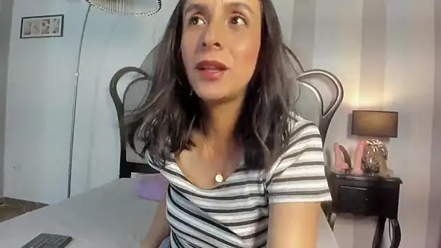 MiaAmore  online show from 1, 4, 2026