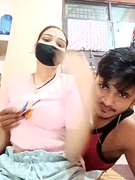 Snapshot of Roopacouple9 chatting on 13, 10, 2025 Roopacouple9 online show from 13, 10, 2025