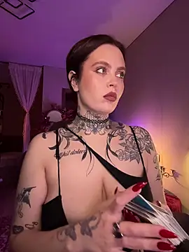 Snapshot of Mariiiiiway chatting on 10, 11, 2025 Mariiiiiway online show from 10, 11, 2025