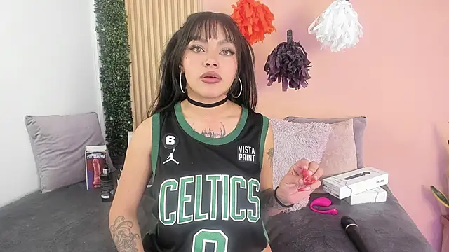 Mia zafir online show from 11, 10, 2025