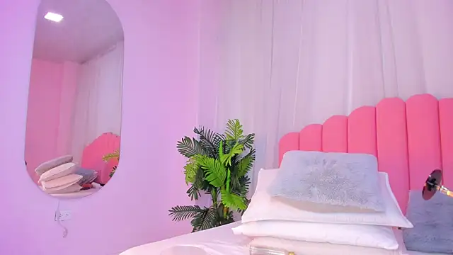 Snapshot of lia_queen18 chatting on 6, 11, 2025 lia queen18 online show from 6, 11, 2025