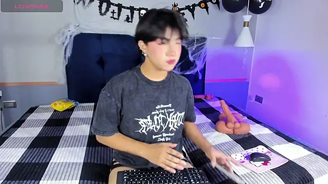 Creamy Angelo online show from 18, 10, 2025