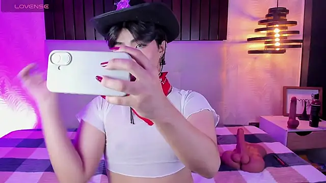 Creamy Angelo online show from 22, 10, 2025