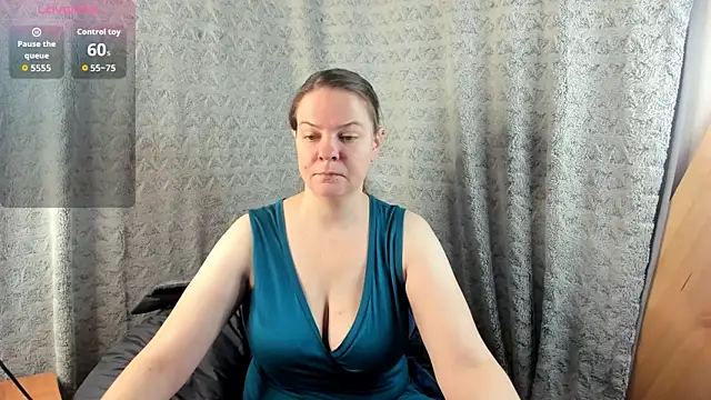 MiaLores online show from 12, 11, 2025