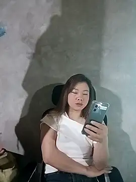 Snapshot of milo123-xx chatting on 2, 3, 2026 milo123-xx online show from 2, 3, 2026