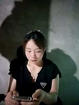 Snapshot of milo123-xx chatting on 11, 4, 2026 milo123-xx online show from 11, 4, 2026