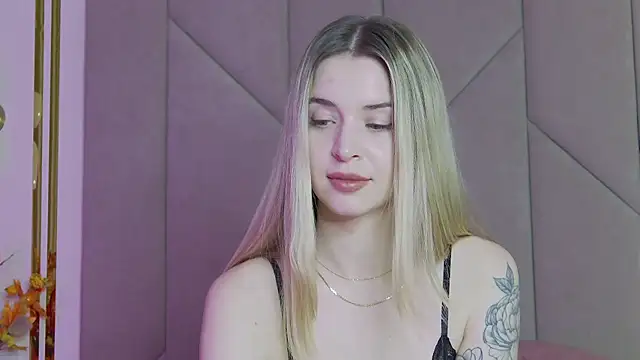 Snapshot of Touch_me chatting on 30, 11, 2025 Touch me online show from 30, 11, 2025