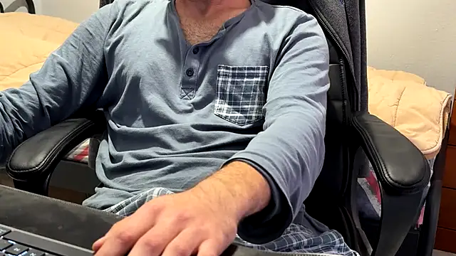 Snapshot of Uncutboy24 chatting on 28, 10, 2025 Uncutboy24 online show from 28, 10, 2025