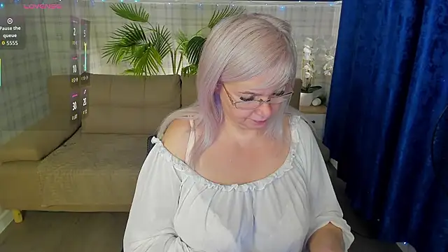 Snapshot of Hella_Fabel chatting on 4, 2, 2026 Hella Fabel online show from 4, 2, 2026