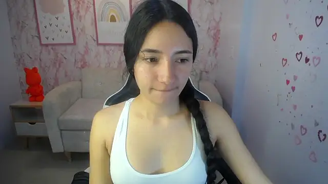 Snapshot of Kylie_ch1 chatting on 18, 9, 2025 Kylie ch1 online show from 18, 9, 2025