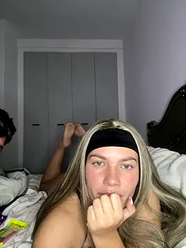 Snapshot of little_lola_x chatting on 19, 10, 2025 little lola x online show from 19, 10, 2025