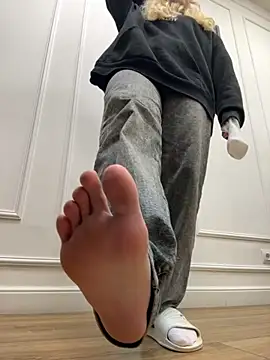 Sky Cutie online show from 17, 10, 2025