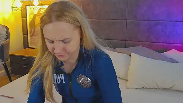 Sky Cutie online show from 18, 4, 2026