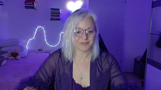 Linsy Kim online show from 18, 4, 2026