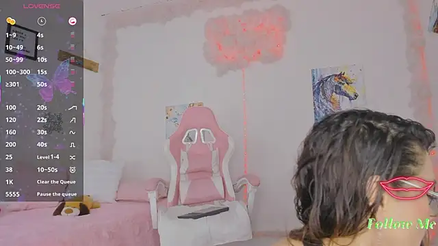 milfAaura online show from 21, 4, 2026