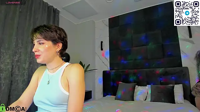 Adeline Perle online show from 13, 9, 2025