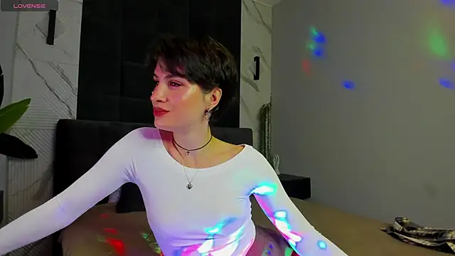 Adeline Perle online show from 24, 9, 2025