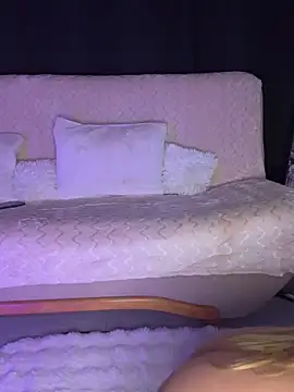 AubrieleRouj1 online show from 4, 4, 2026