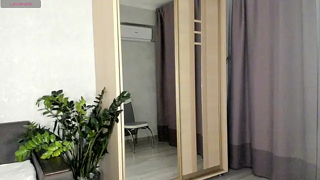 SaraShine  online show from 27, 10, 2025