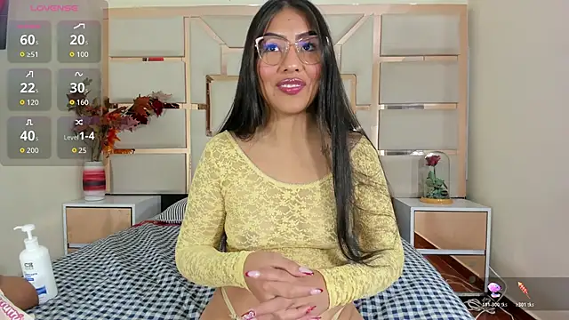 Snapshot of luna_maisonn chatting on 27, 6, 2026 luna maisonn online show from 27, 6, 2026