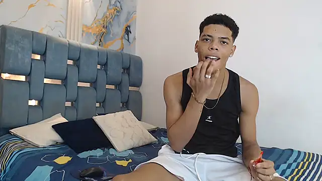 PRETTY FEM online show from 12, 2, 2026