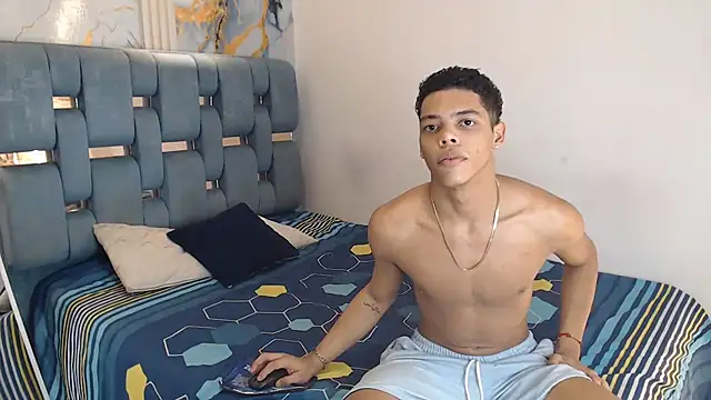 PRETTY FEM online show from 1, 4, 2026