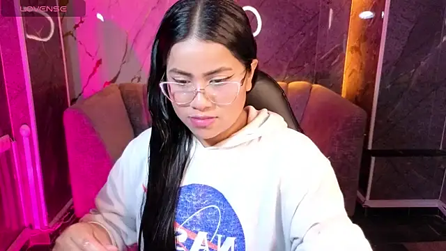 Victoria b  online show from 30, 10, 2025